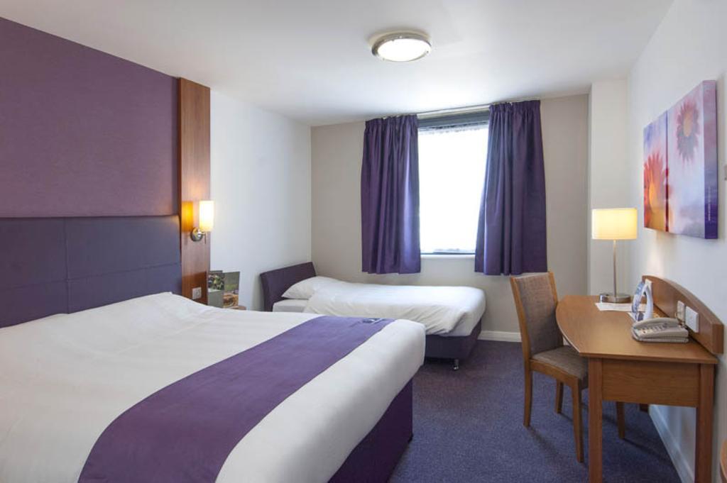 Premier Inn Norwich - Broadlands Park Thorpe St Andrew الغرفة الصورة
