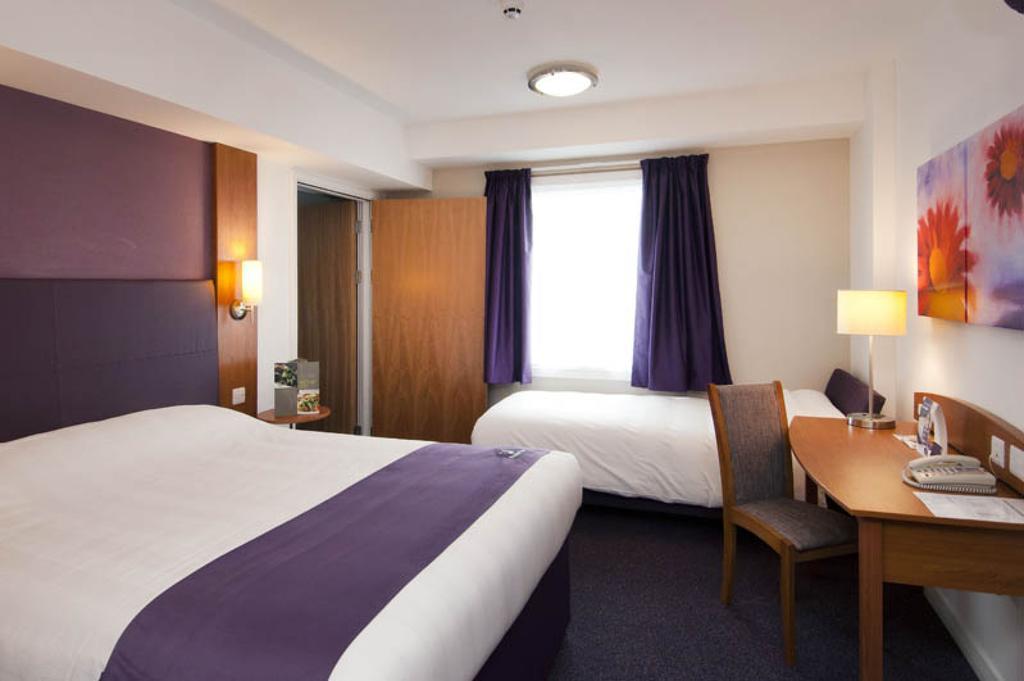Premier Inn Norwich - Broadlands Park Thorpe St Andrew الغرفة الصورة
