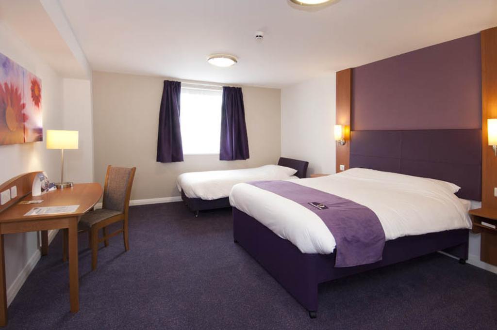 Premier Inn Norwich - Broadlands Park Thorpe St Andrew الغرفة الصورة