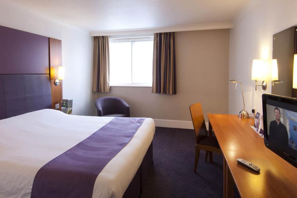 Premier Inn Norwich - Broadlands Park Thorpe St Andrew الغرفة الصورة