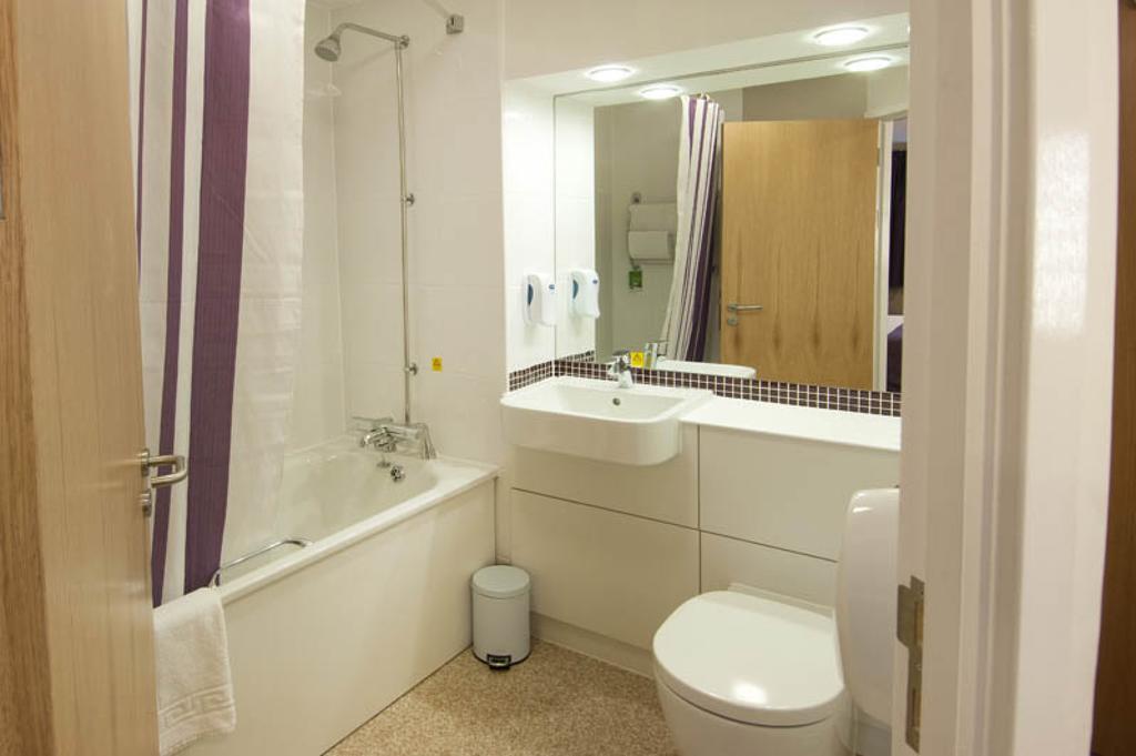 Premier Inn Norwich - Broadlands Park Thorpe St Andrew الغرفة الصورة
